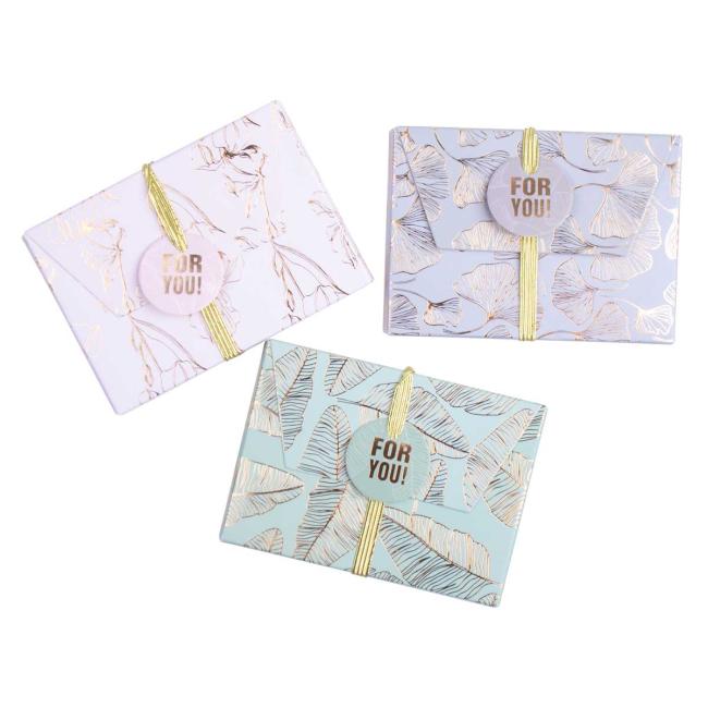 [XX400223] Papierová darčeková krabička s gumičkou 112x80mm mix zlato-pastelových motívov 3 ks